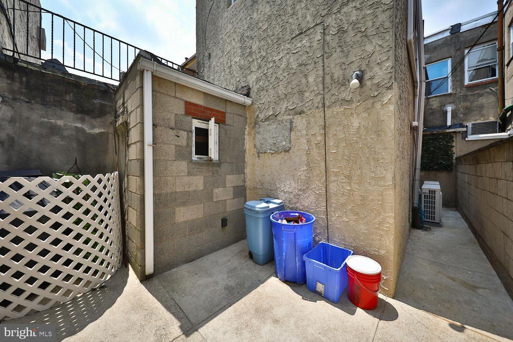 1943 S 12TH ST