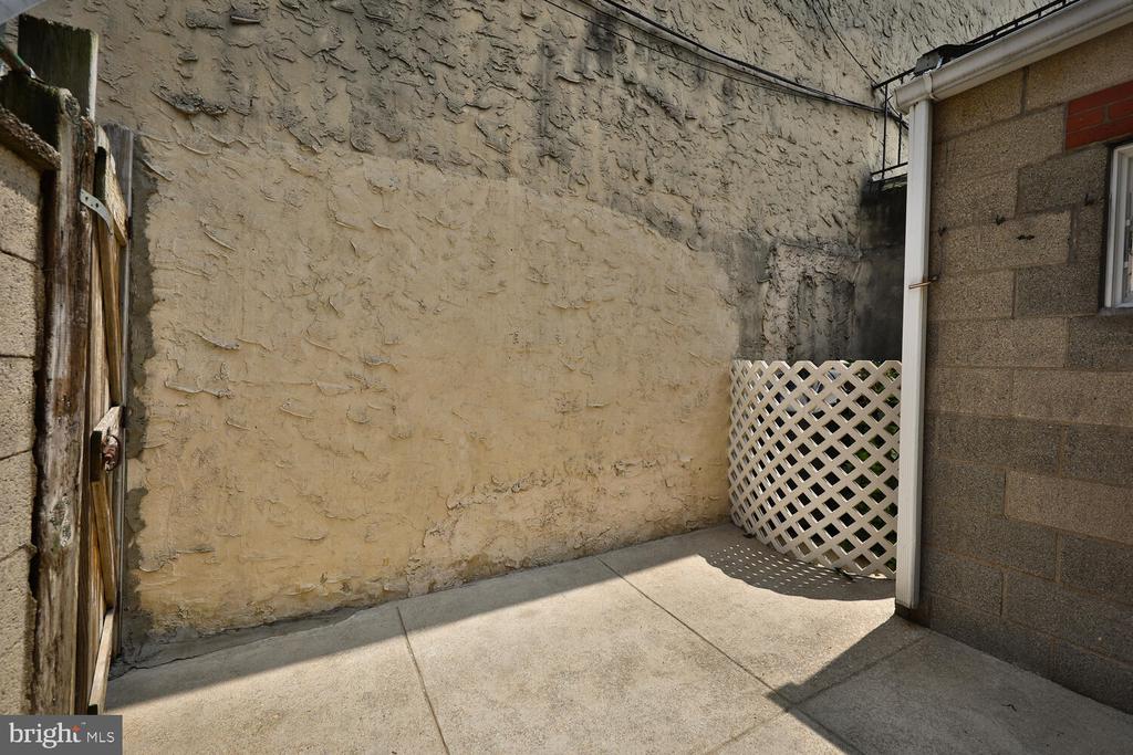 1943 S 12TH ST