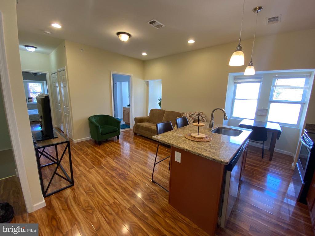 240 W RITTENHOUSE ST ##3