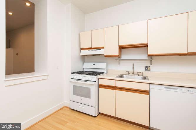 4241 RIDGE AVE #B