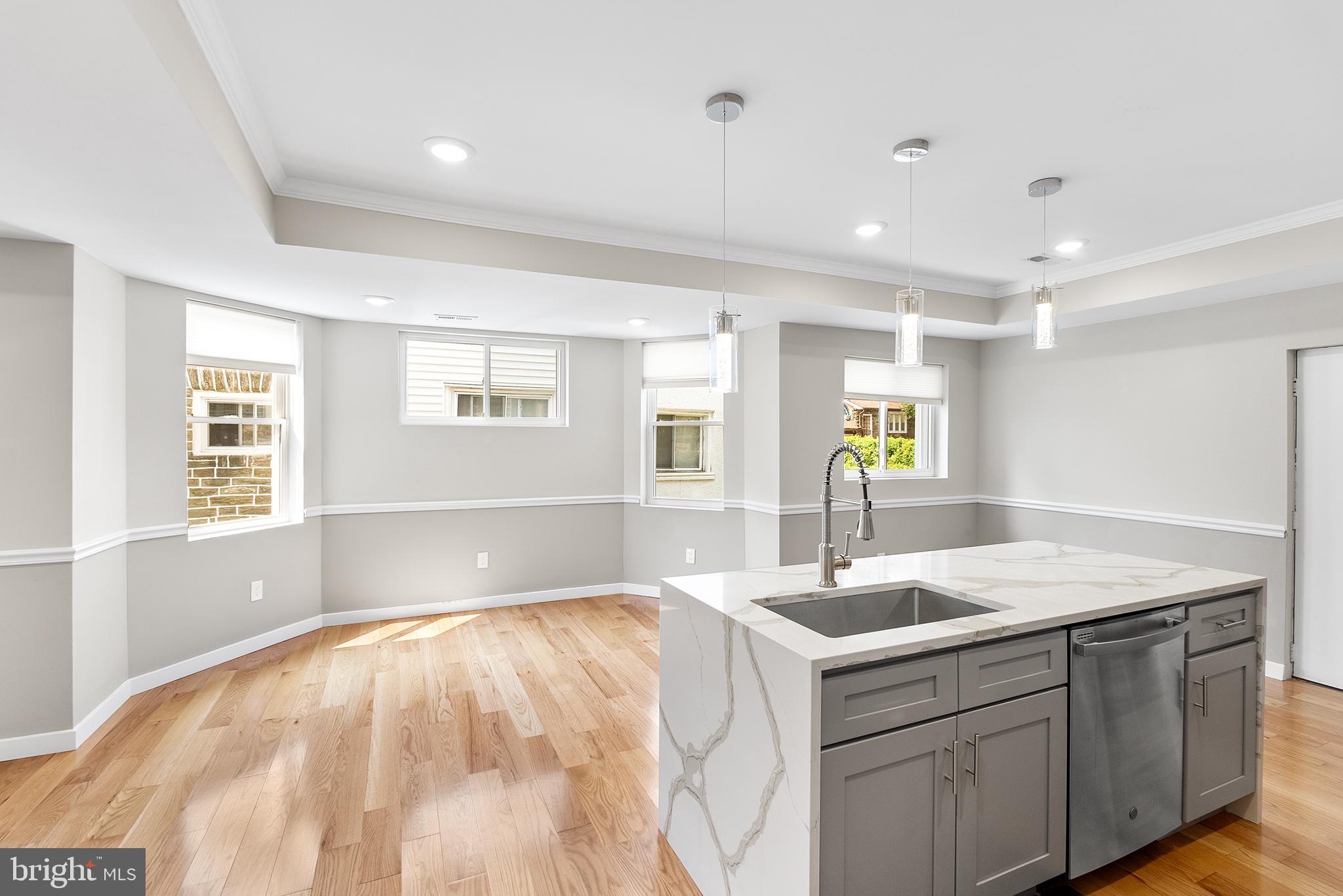 851 E Rittenhouse St