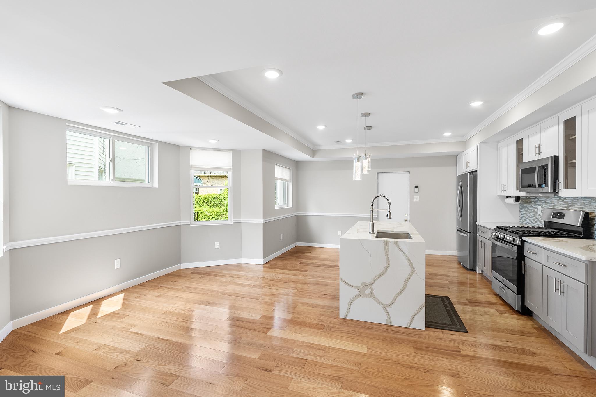 851 E Rittenhouse St