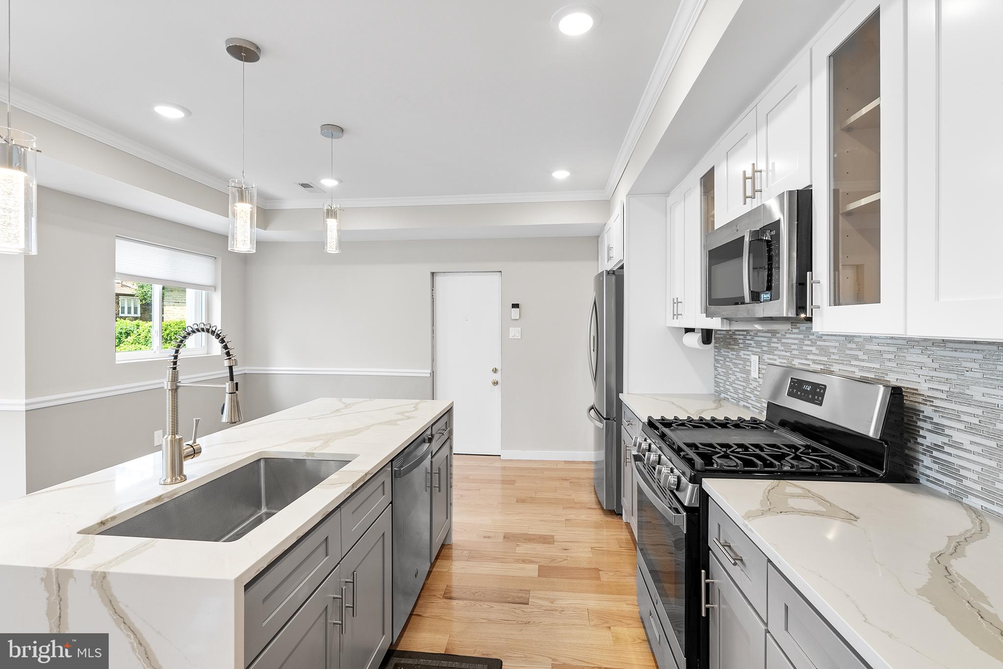 851 E Rittenhouse St