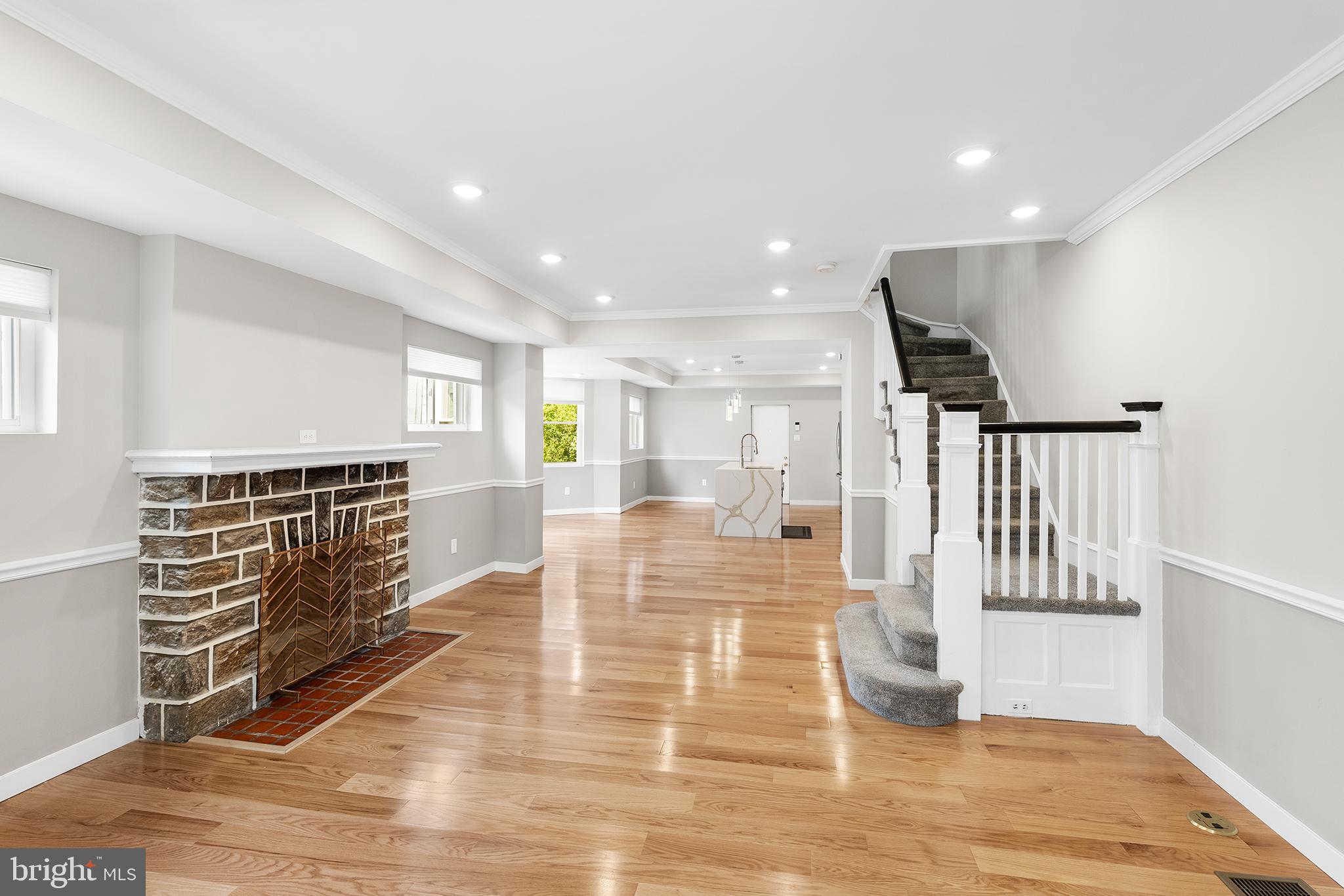 851 E Rittenhouse St