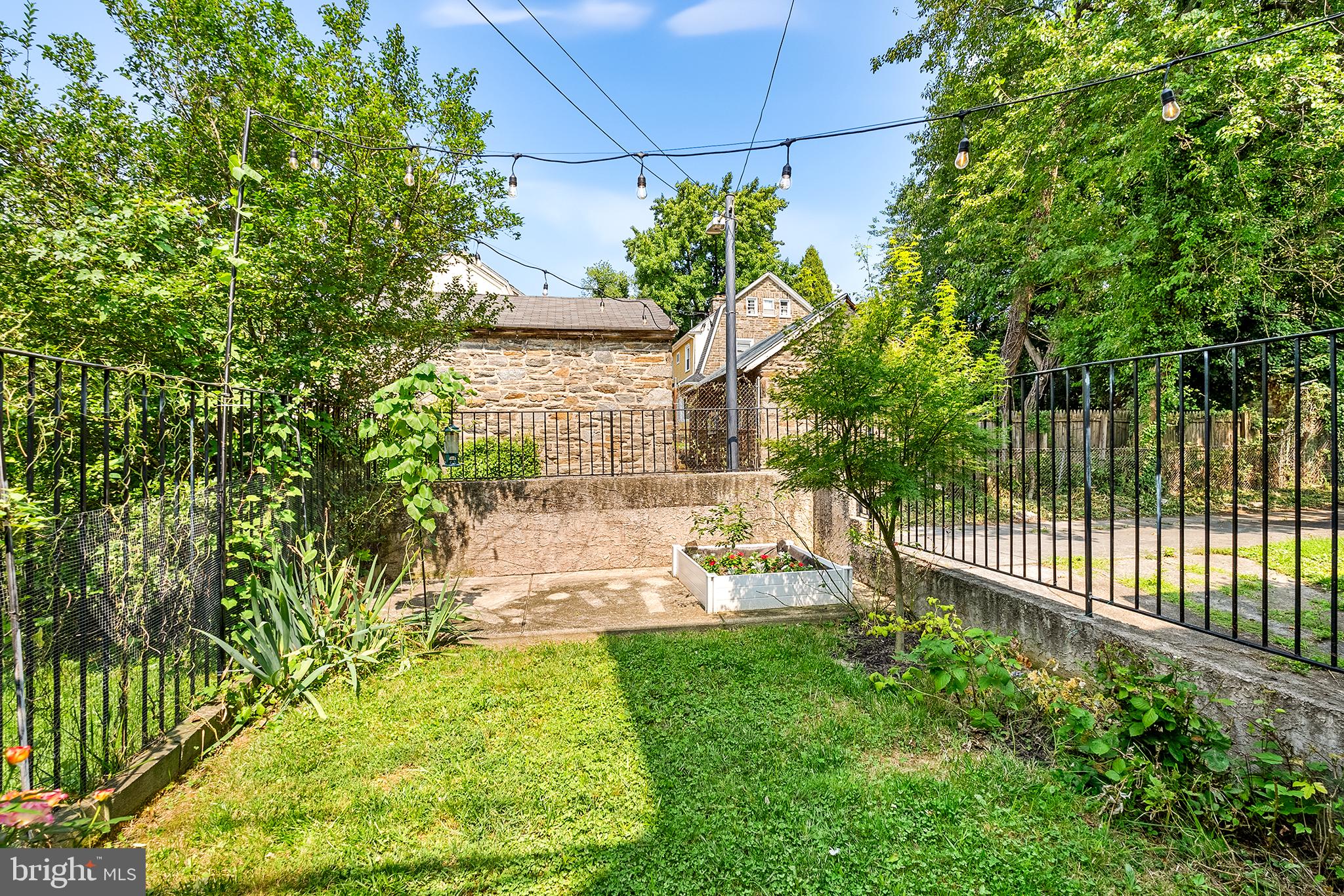 851 E Rittenhouse St