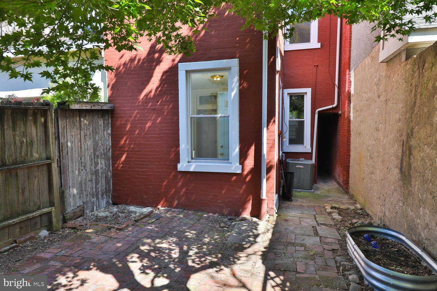 428 W GEORGE ST