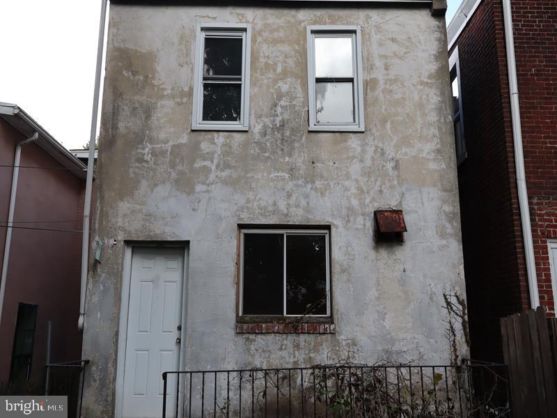 122 E Meehan Ave