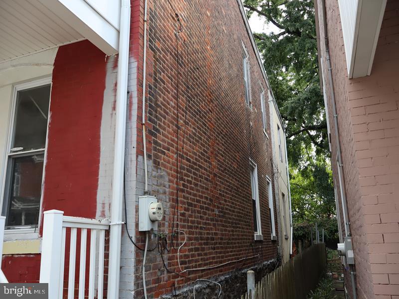 122 E Meehan Ave