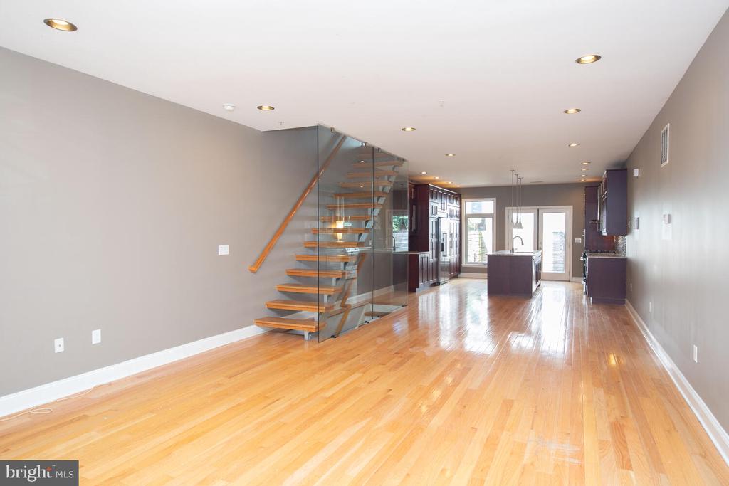 1820 FRANKFORD AVE