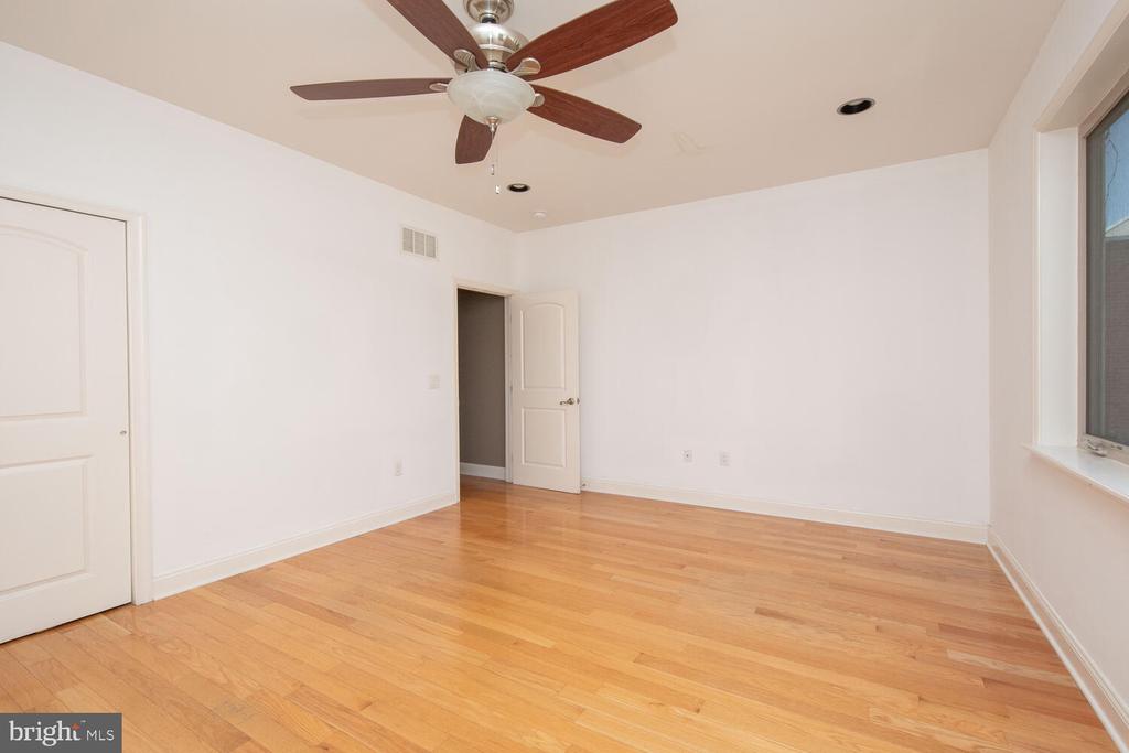 1820 FRANKFORD AVE