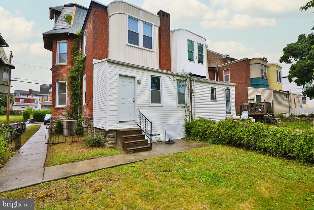 116 E Washington Ln