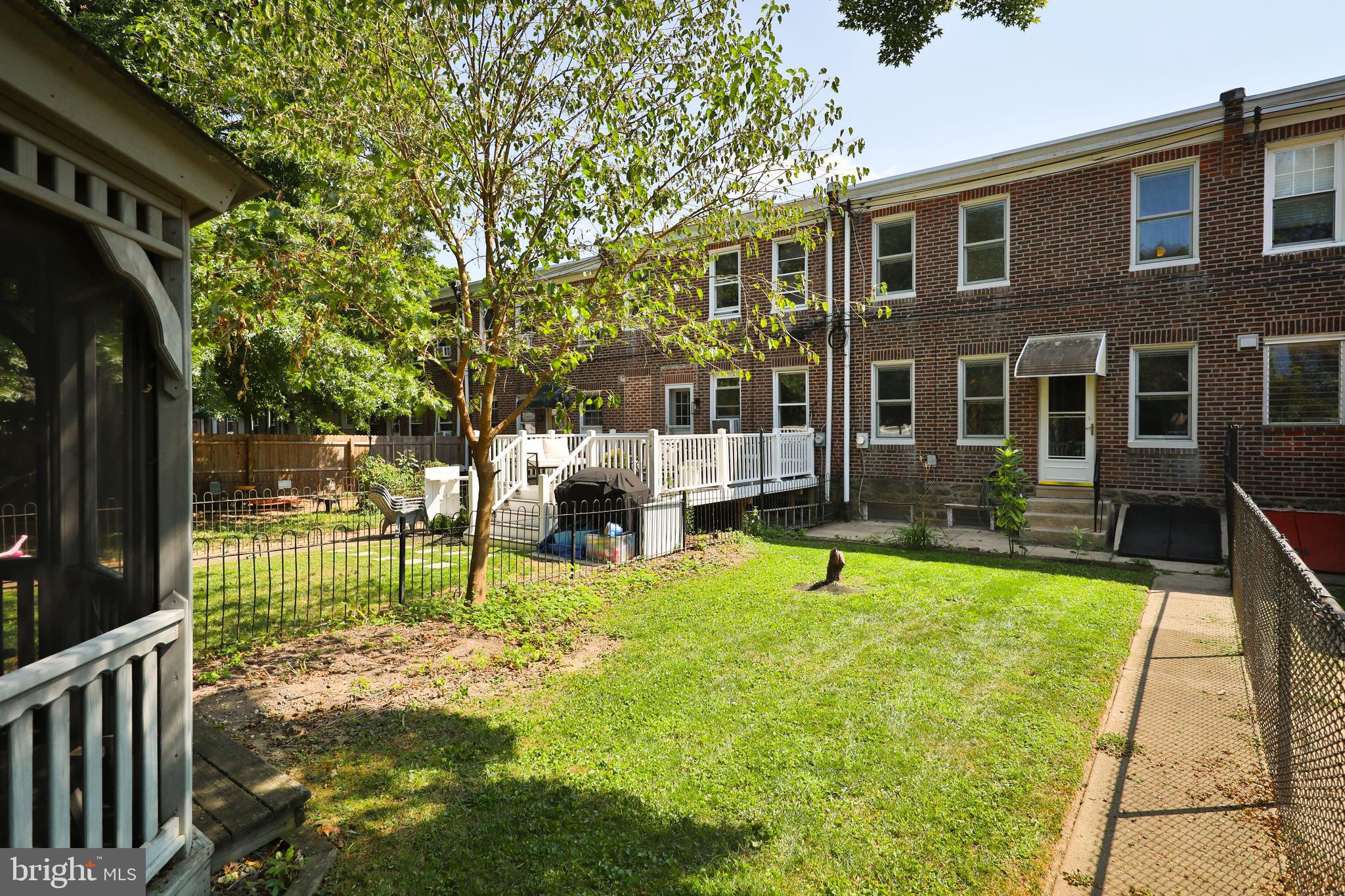 660 Rector St
