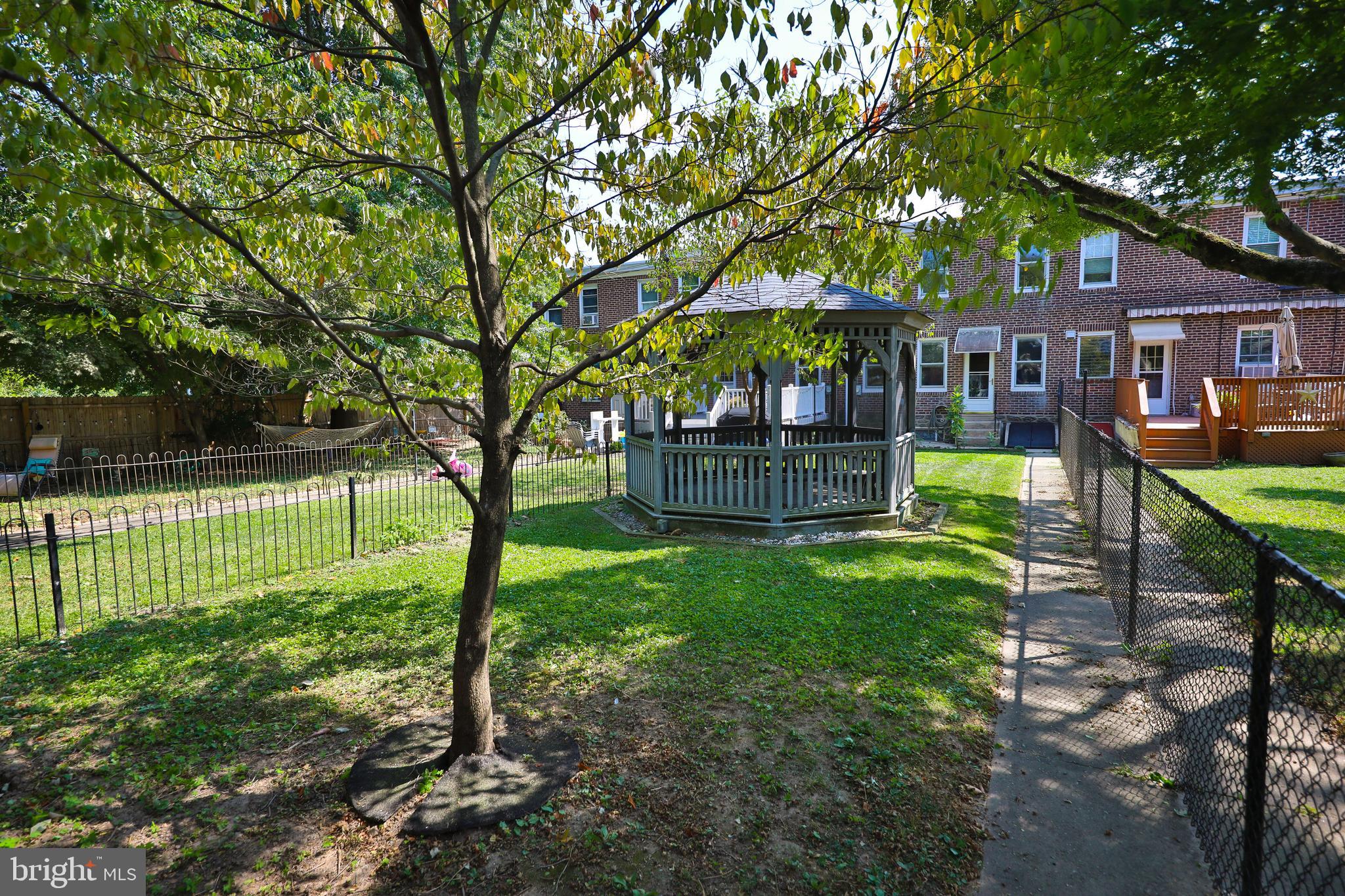 660 Rector St