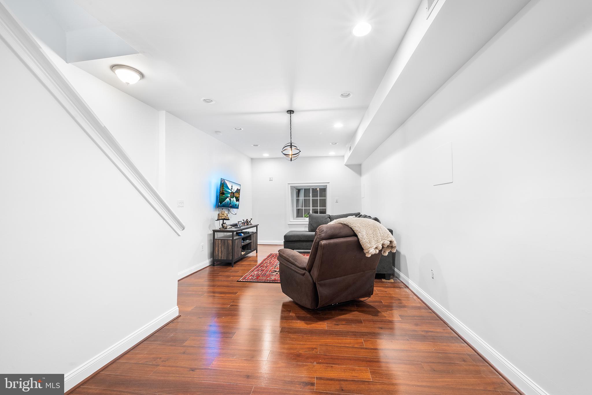 2148 E Sergeant St