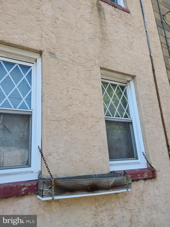 1949 W Bristol St