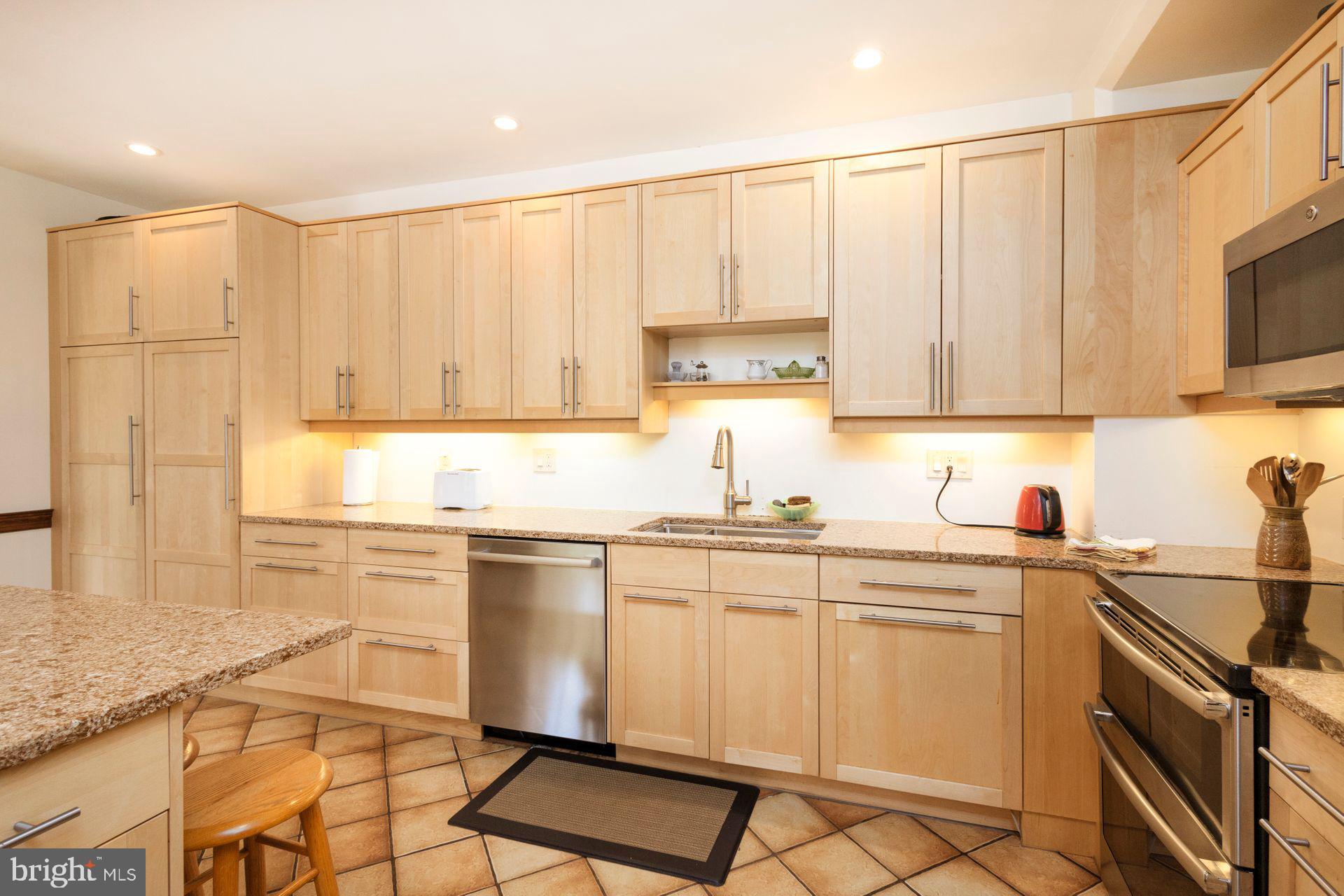 115 E Roumfort Rd #9