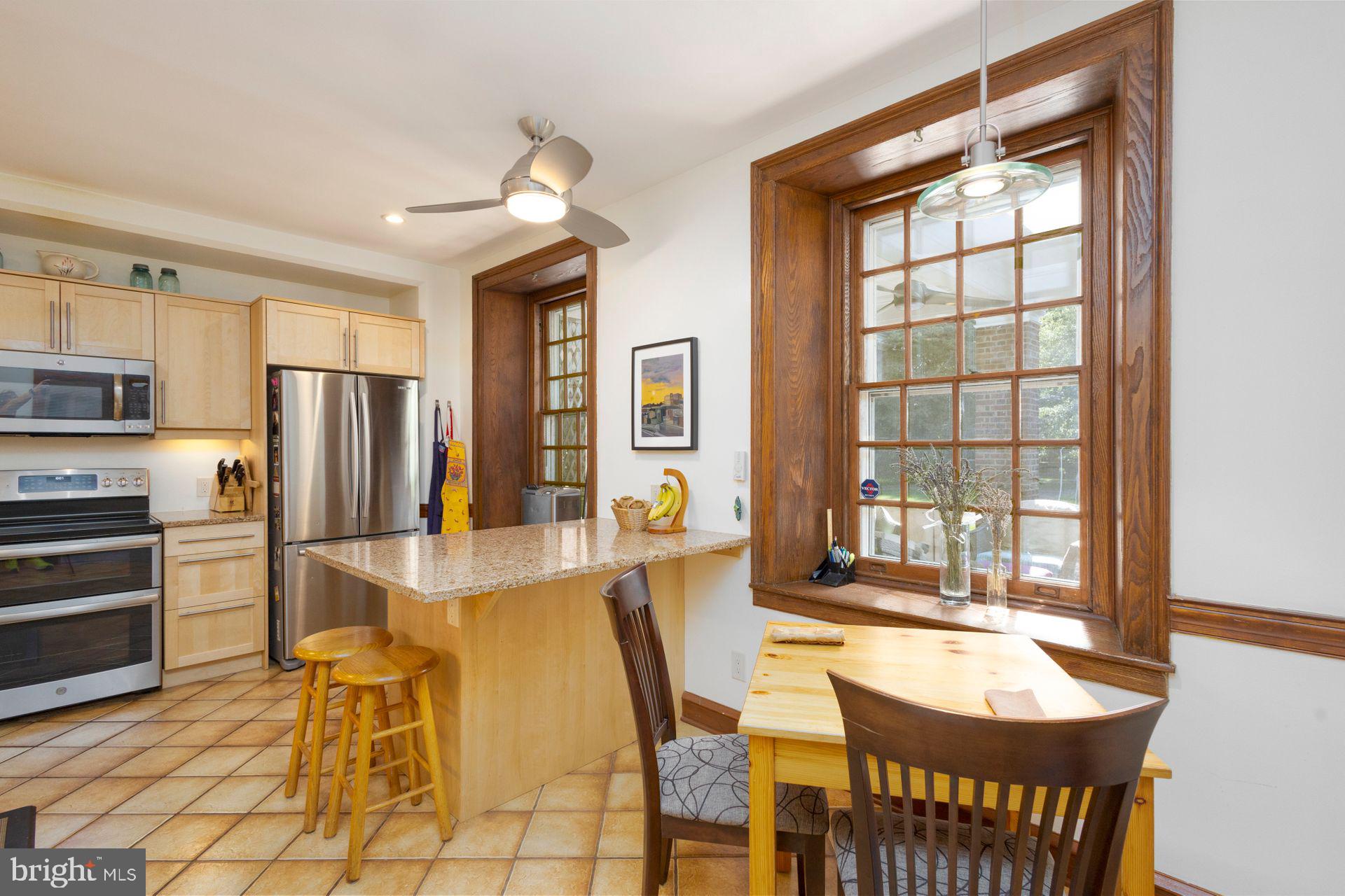 115 E Roumfort Rd #9