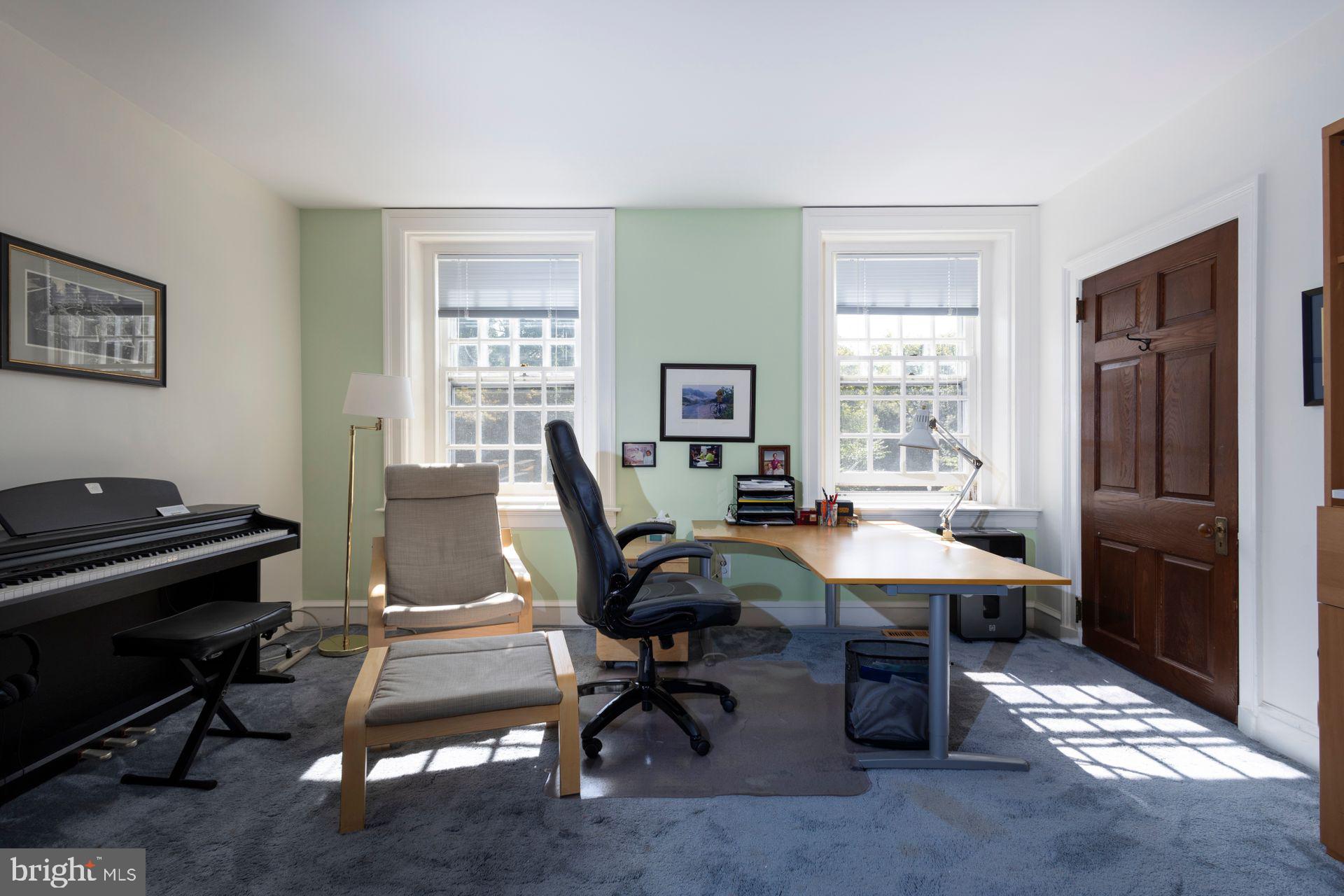 115 E Roumfort Rd #9