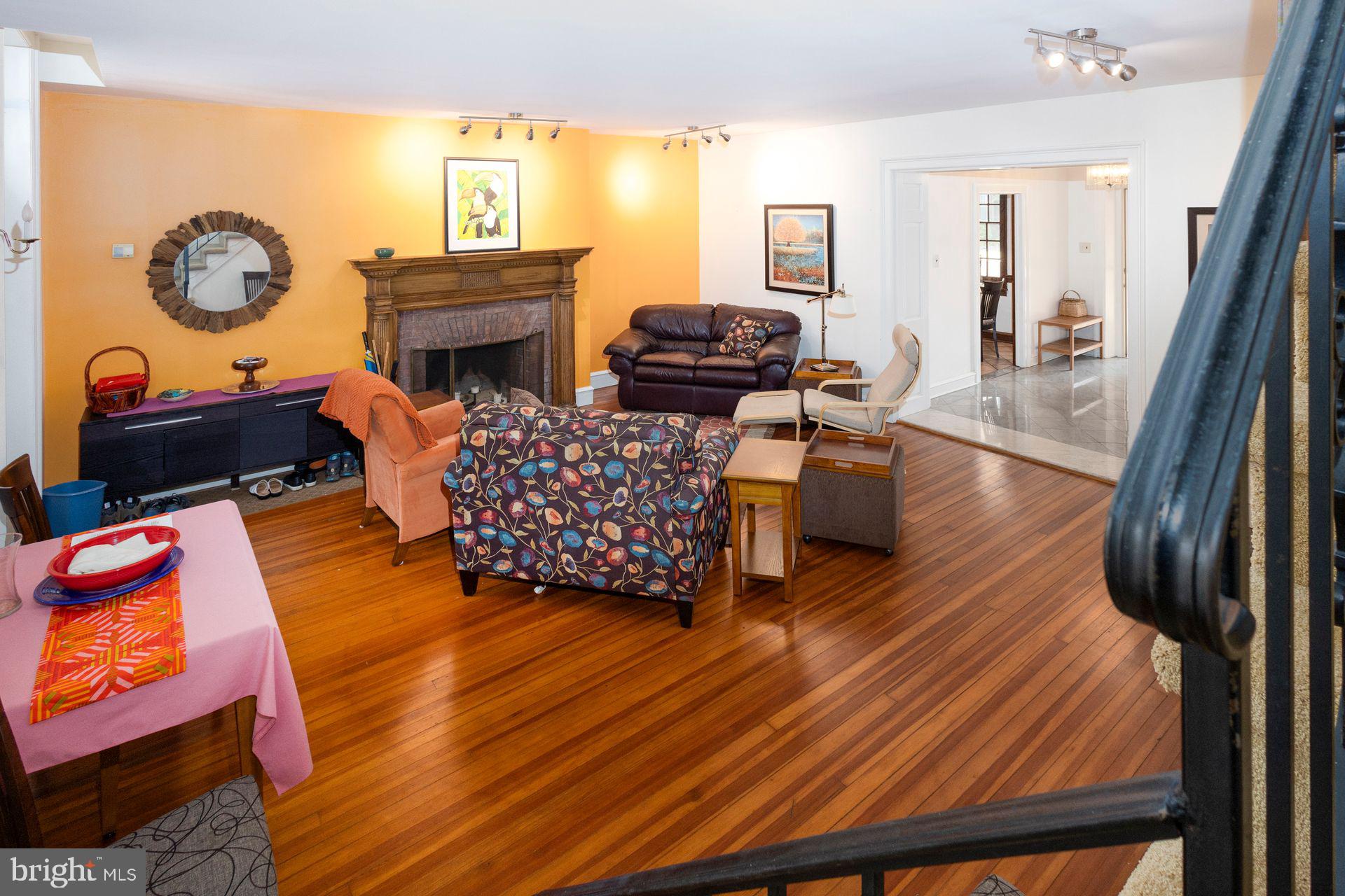 115 E Roumfort Rd #9