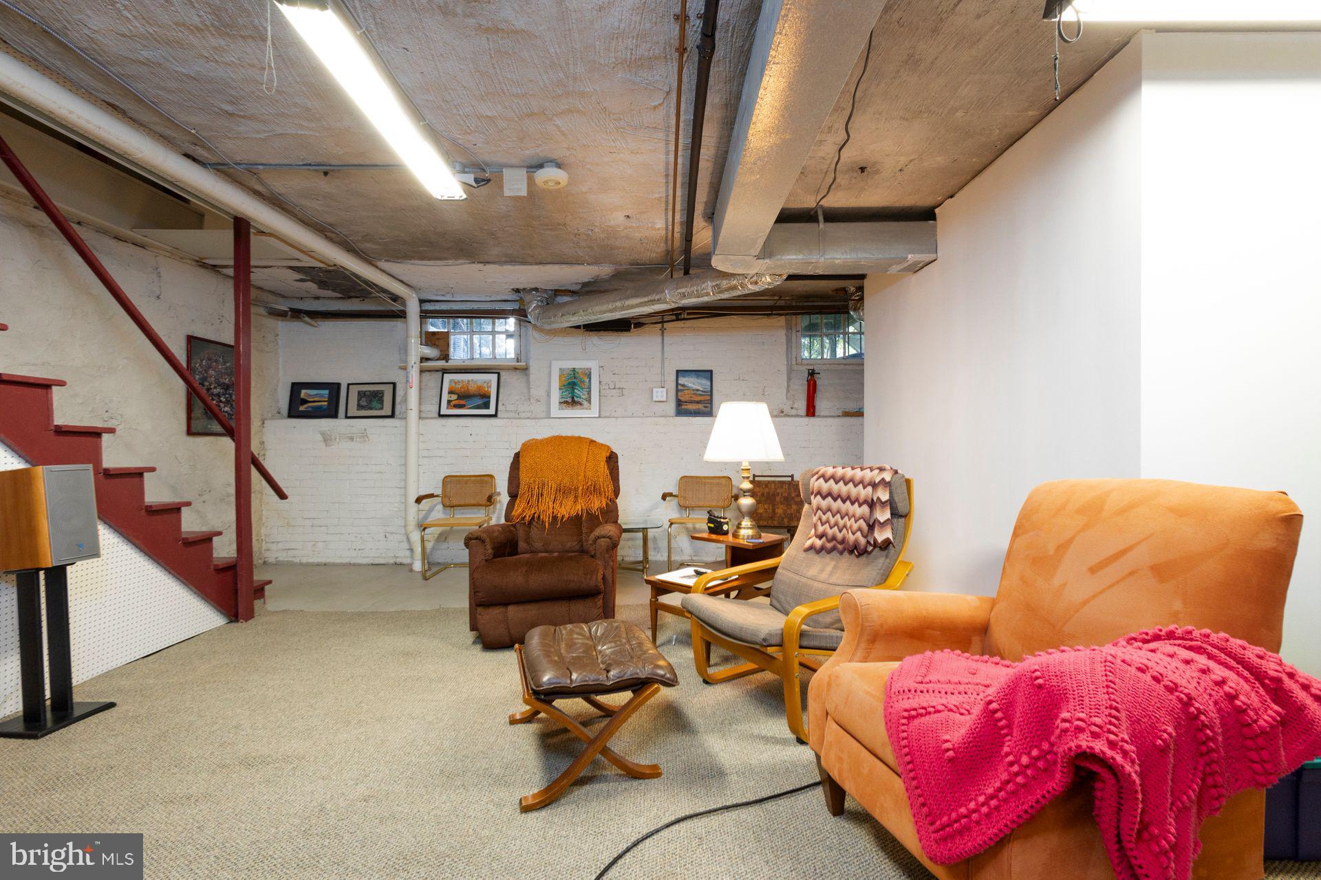 115 E Roumfort Rd #9