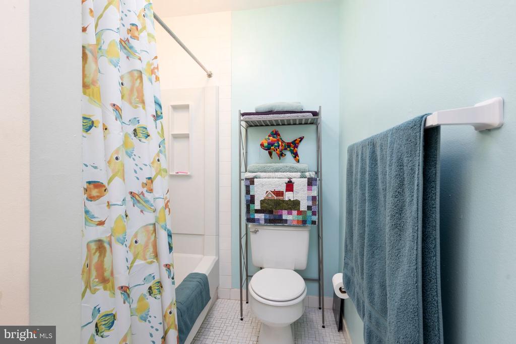 115 E Roumfort Rd #9