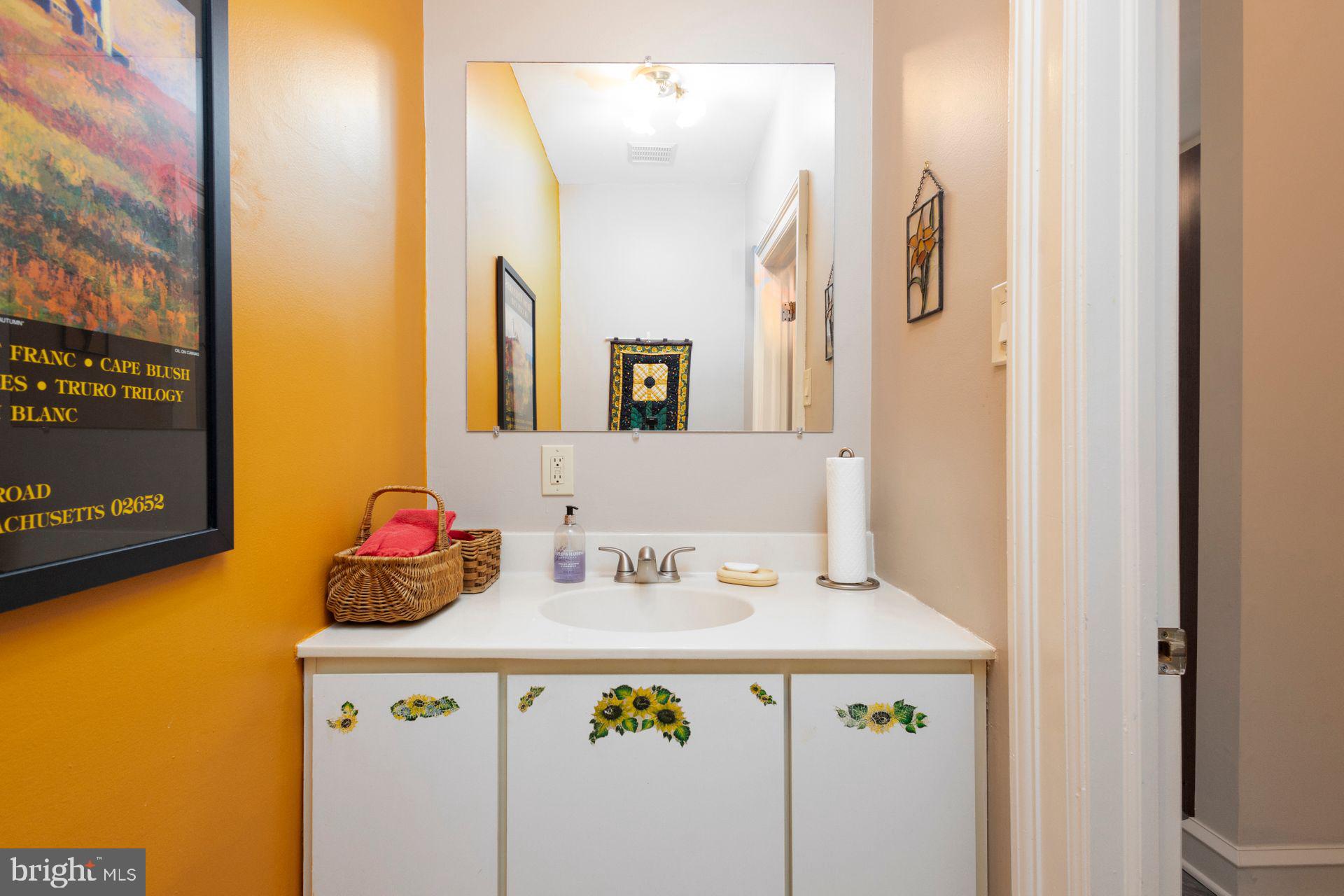 115 E Roumfort Rd #9