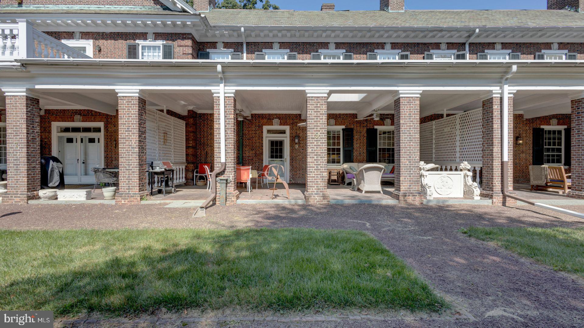 115 E Roumfort Rd #9