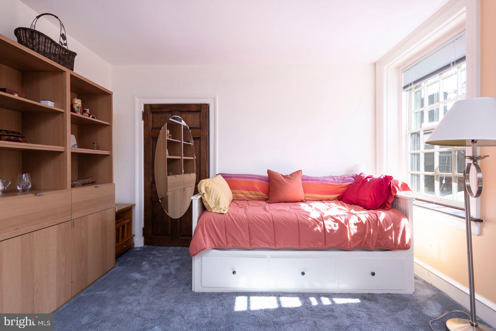 115 E Roumfort Rd #9