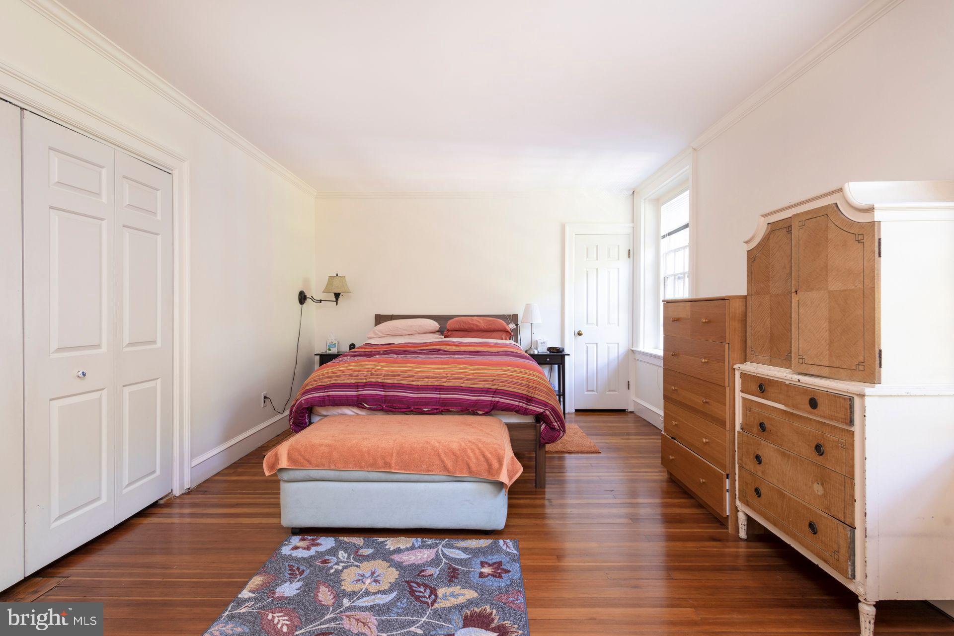 115 E Roumfort Rd #9