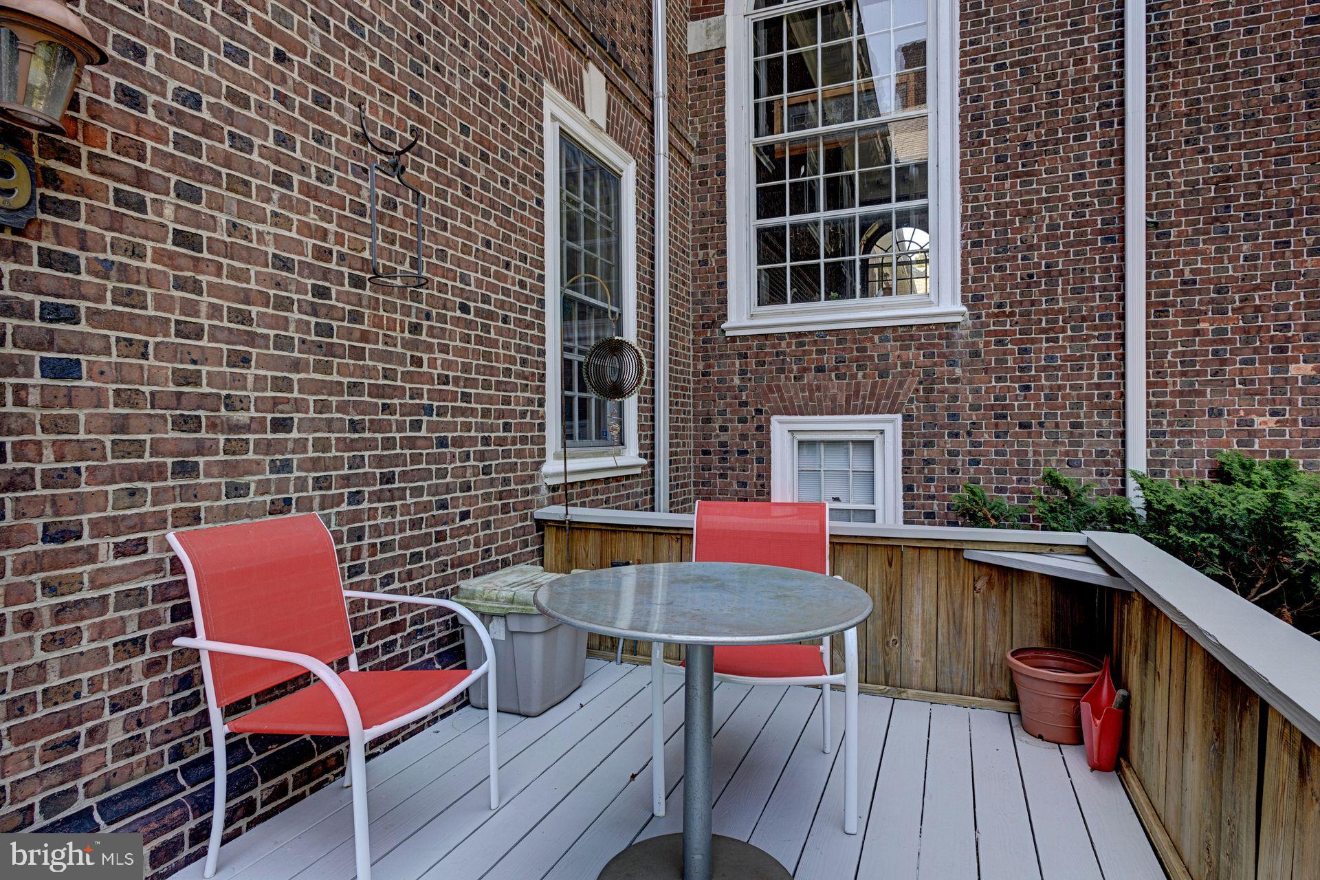 115 E Roumfort Rd #9