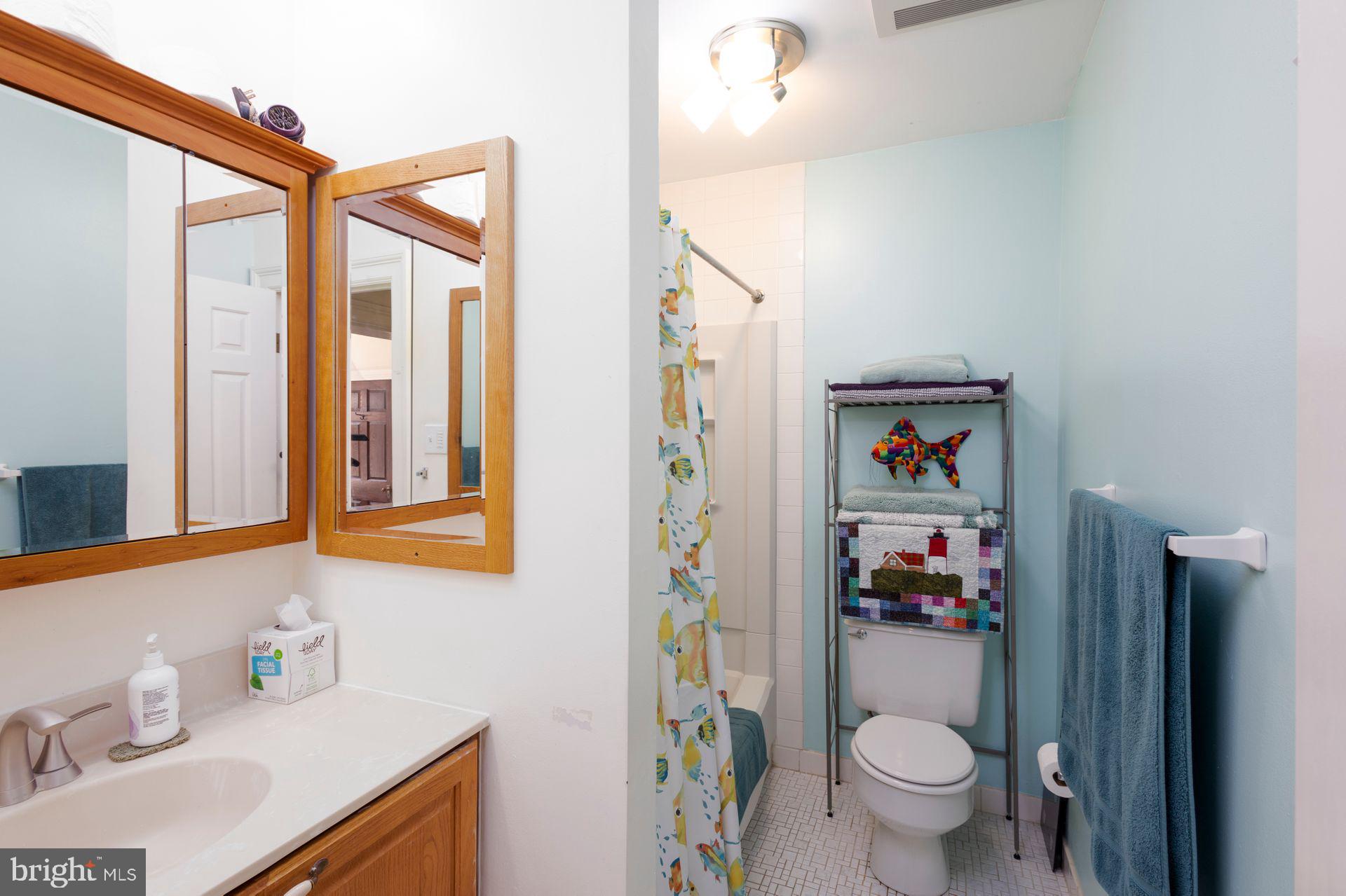 115 E Roumfort Rd #9