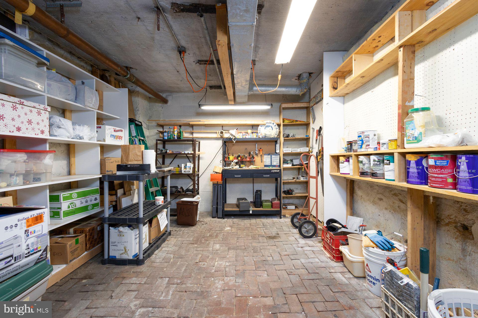 115 E Roumfort Rd #9