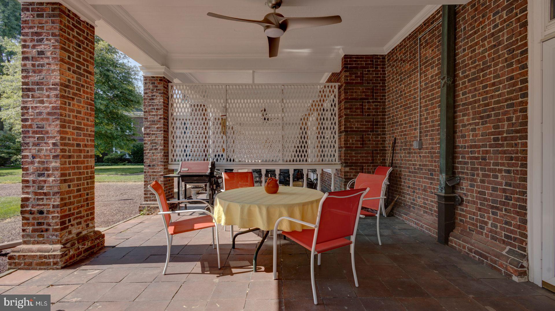 115 E Roumfort Rd #9