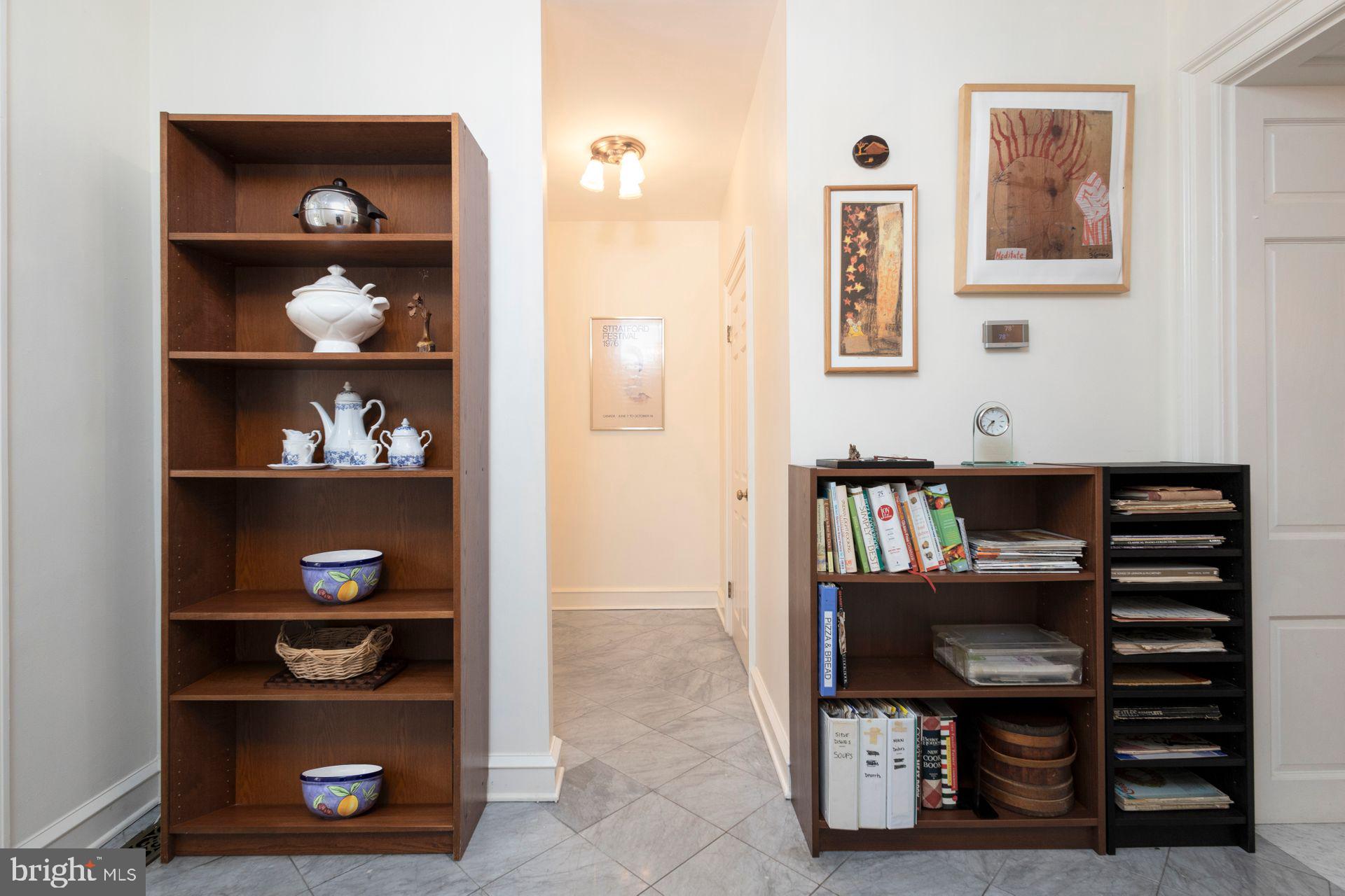 115 E Roumfort Rd #9