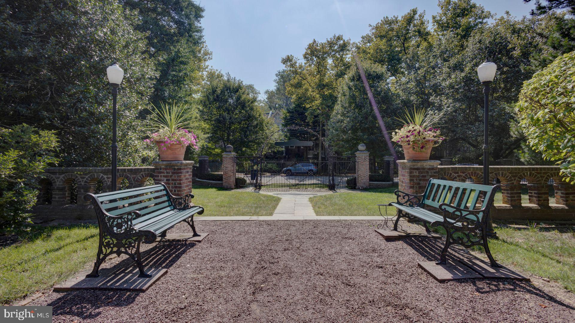 115 E Roumfort Rd #9