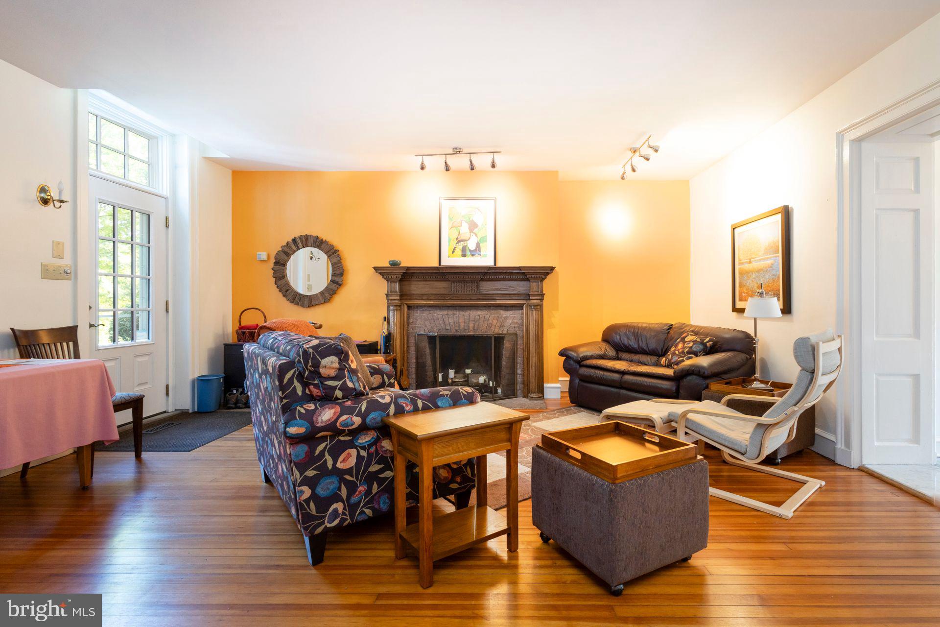 115 E Roumfort Rd #9