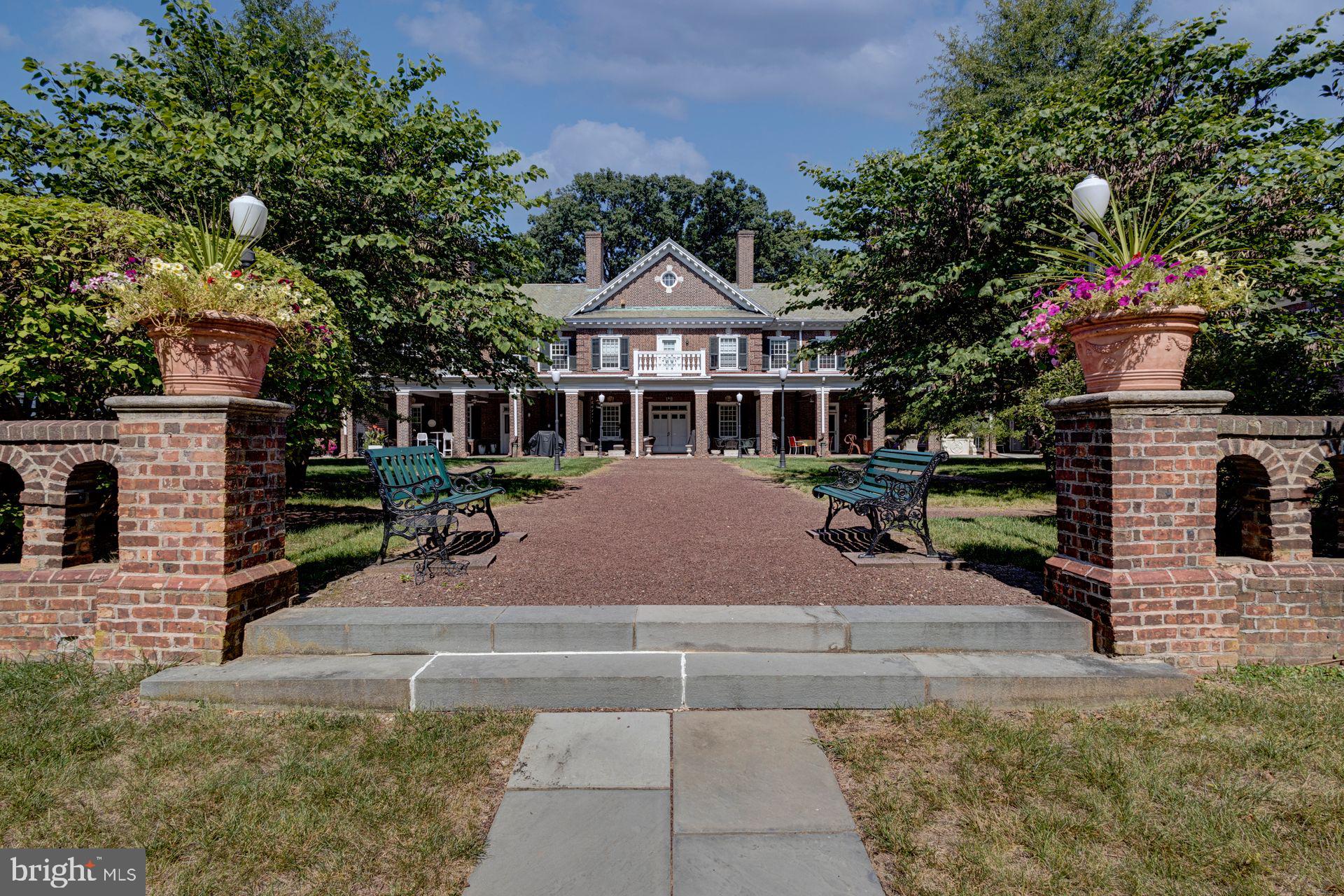 115 E Roumfort Rd #9