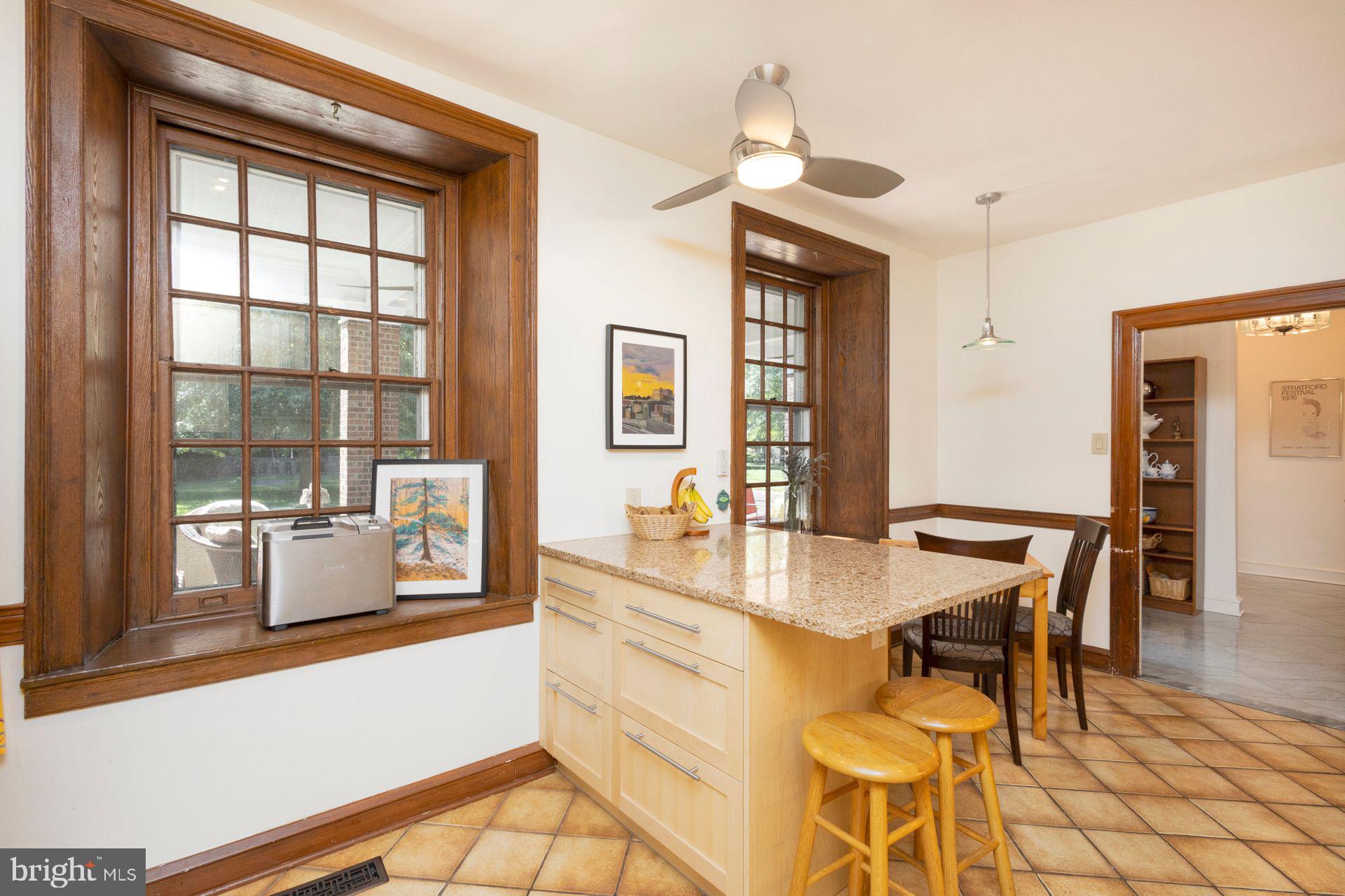 115 E Roumfort Rd #9