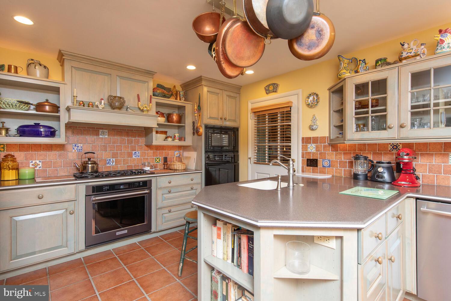 7710-2 Morelan Moreland Cir