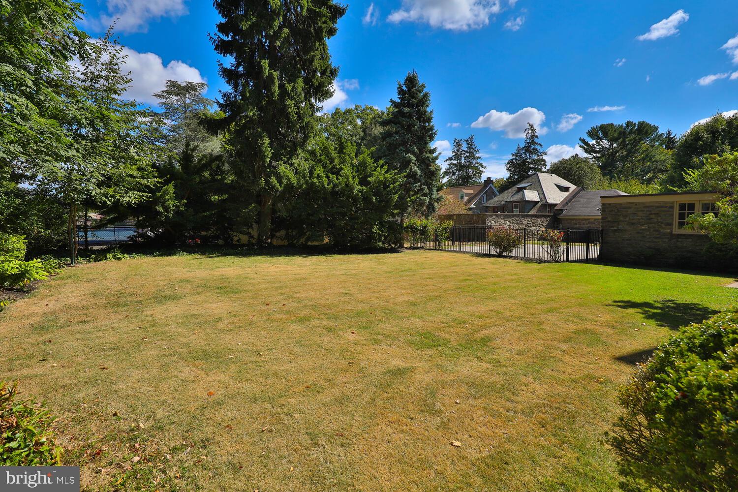 3803 The Oak Rd