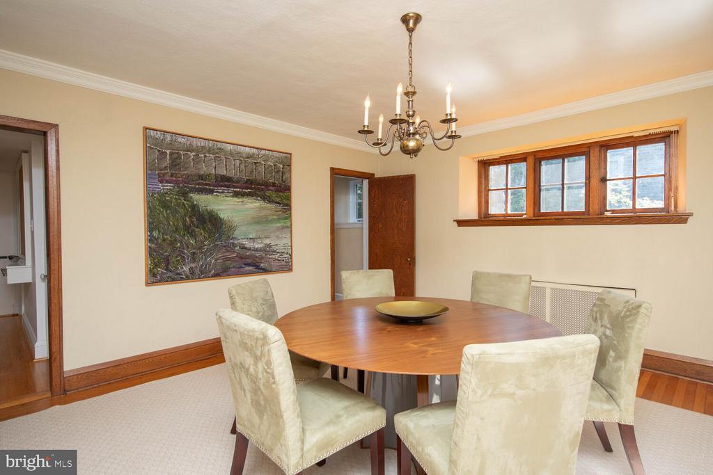 3803 The Oak Rd