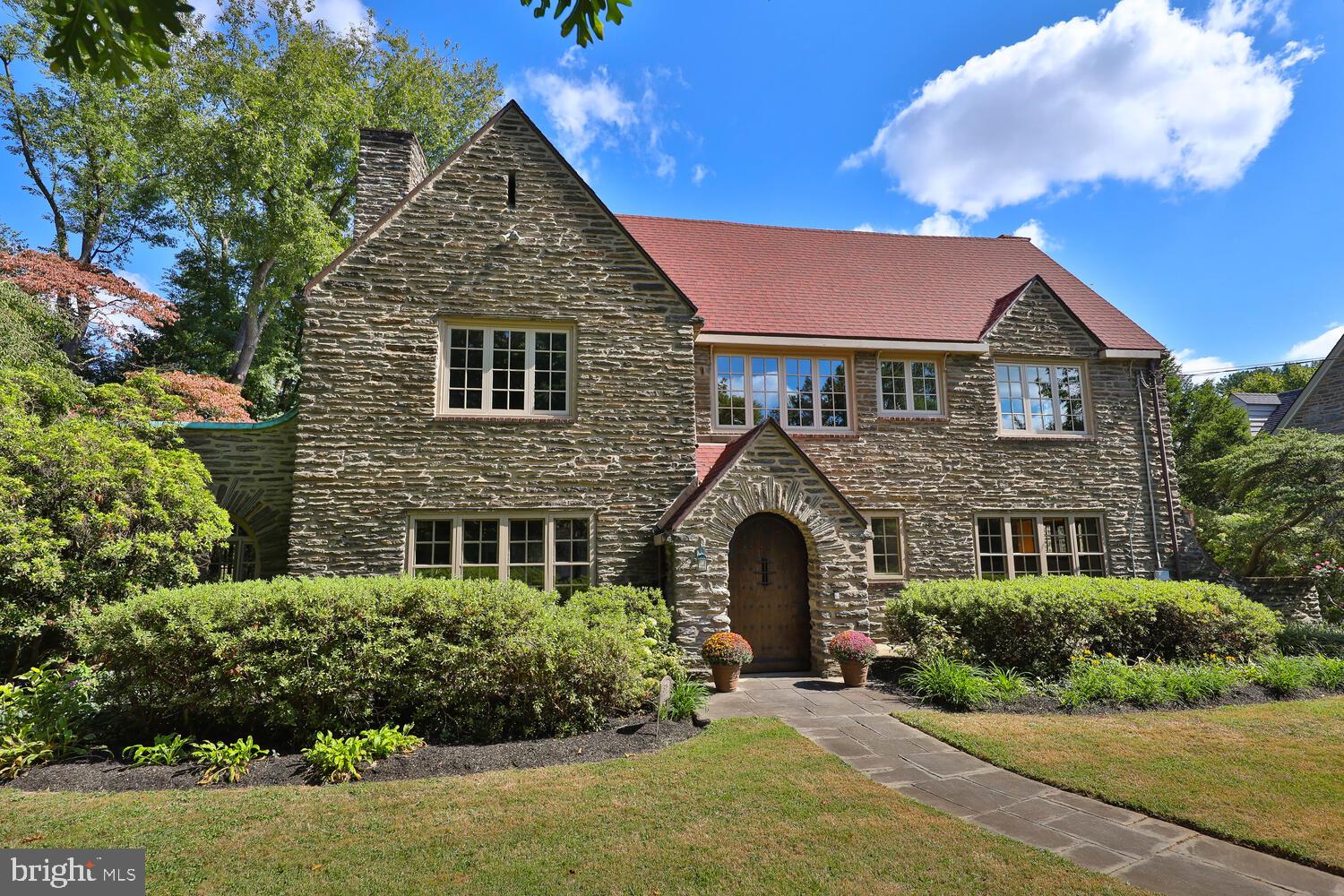 3803 The Oak Rd