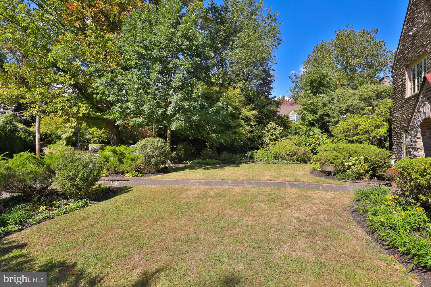3803 The Oak Rd