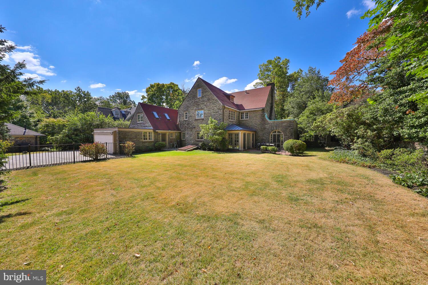 3803 The Oak Rd