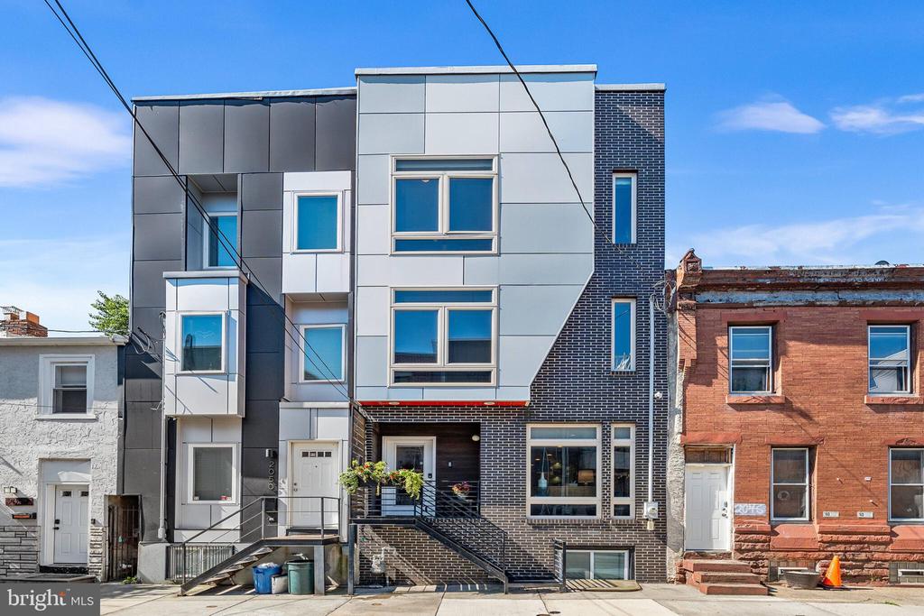 2048 E Arizona St
