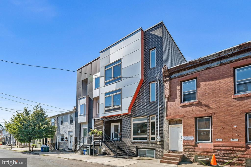 2048 E Arizona St