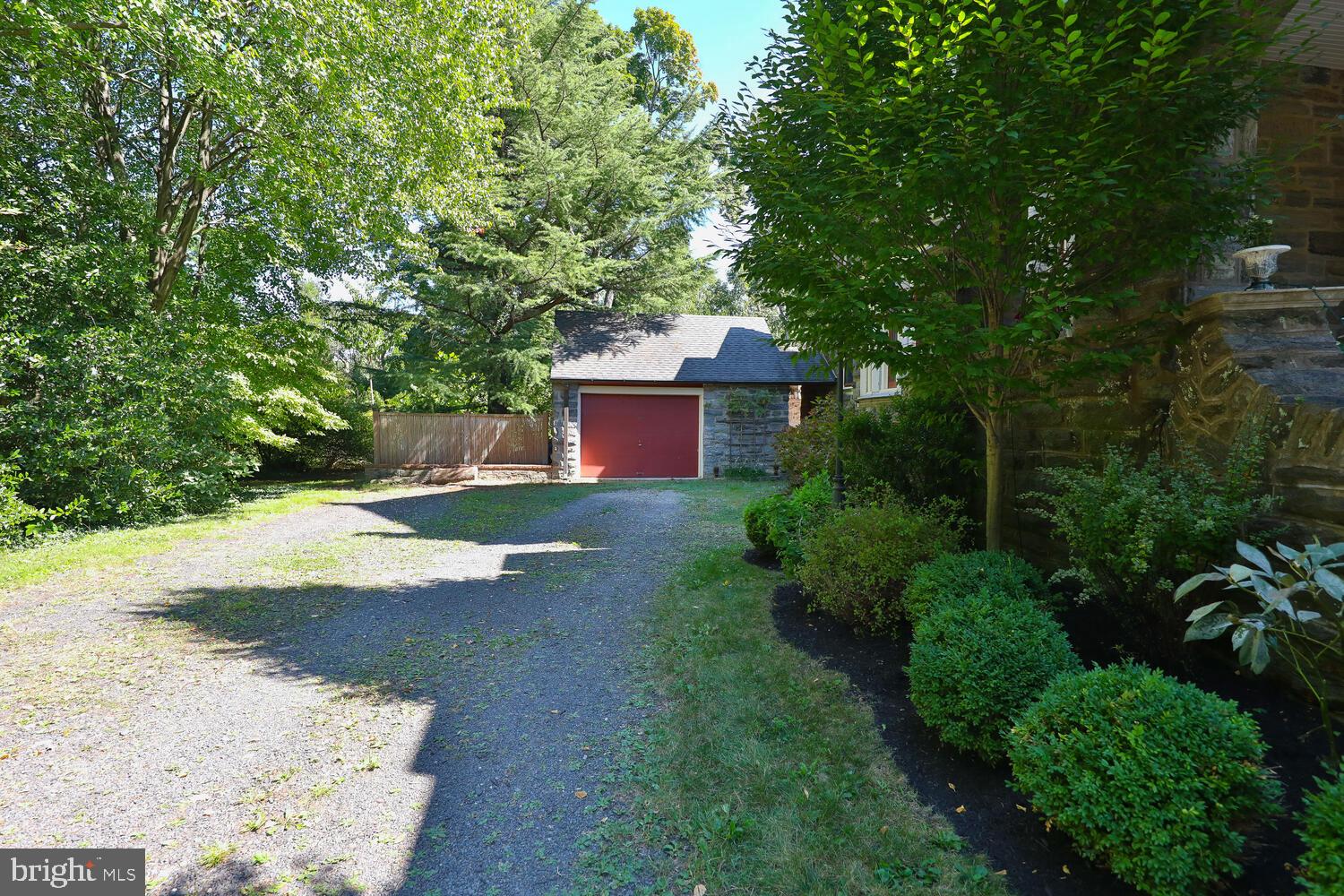 8003 Saint Martins Ln