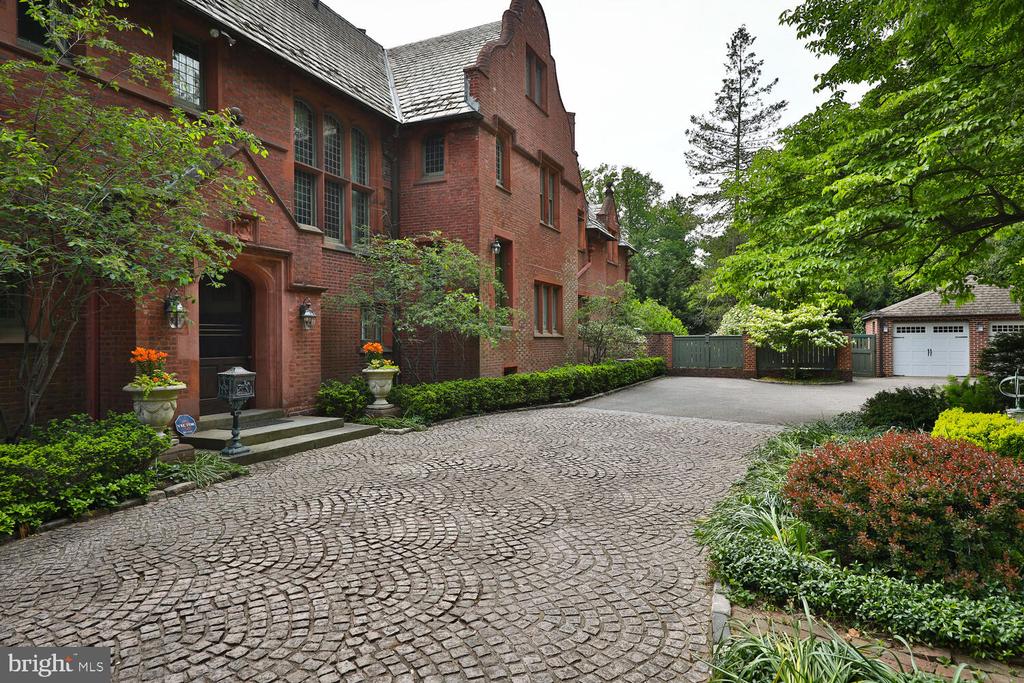 455 And 461 W Chestnut Hill Ave