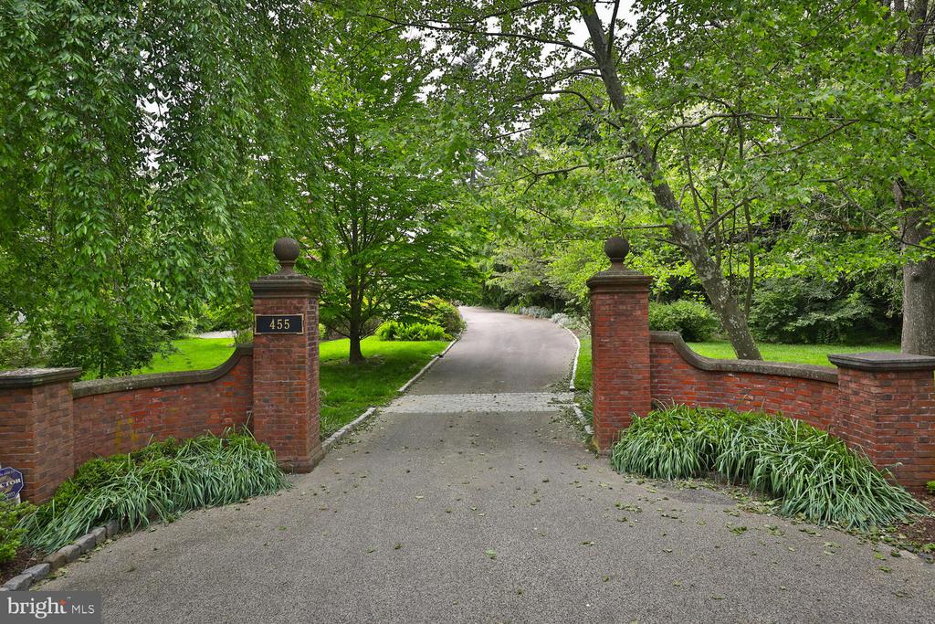 455 And 461 W Chestnut Hill Ave