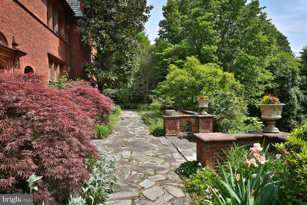 455 And 461 W Chestnut Hill Ave